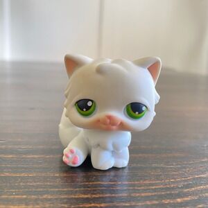 Littlest Pet Shop #15 LPS Authentic White Persian Cat Green Eyes Magnet